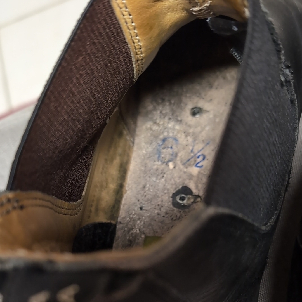 Blundstone Black Leather Ankle Boots - Picture 10 of 10